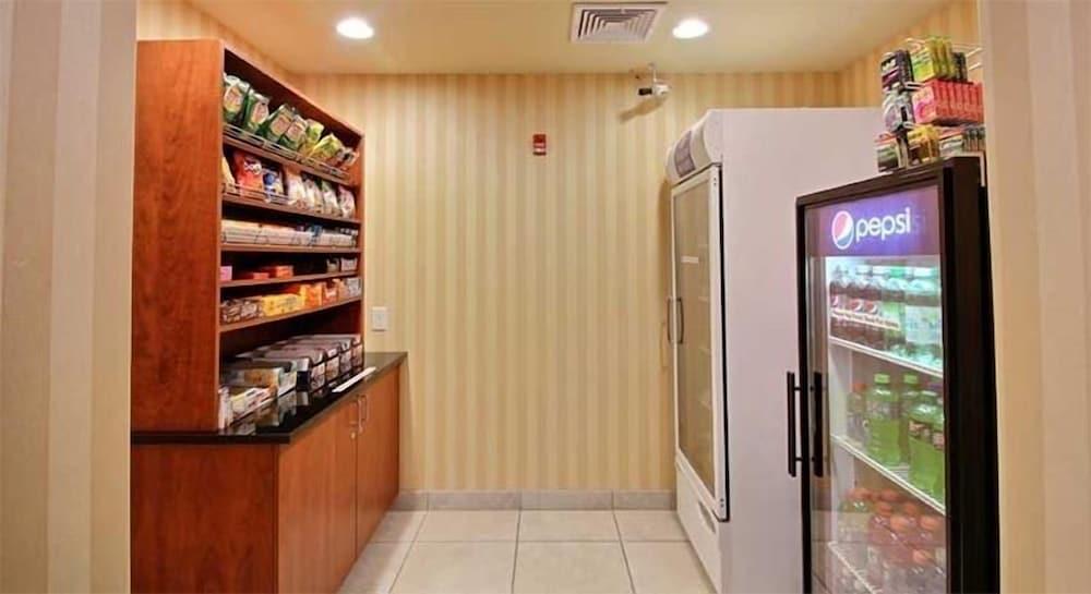 Cobblestone Inn & Suites photo 14