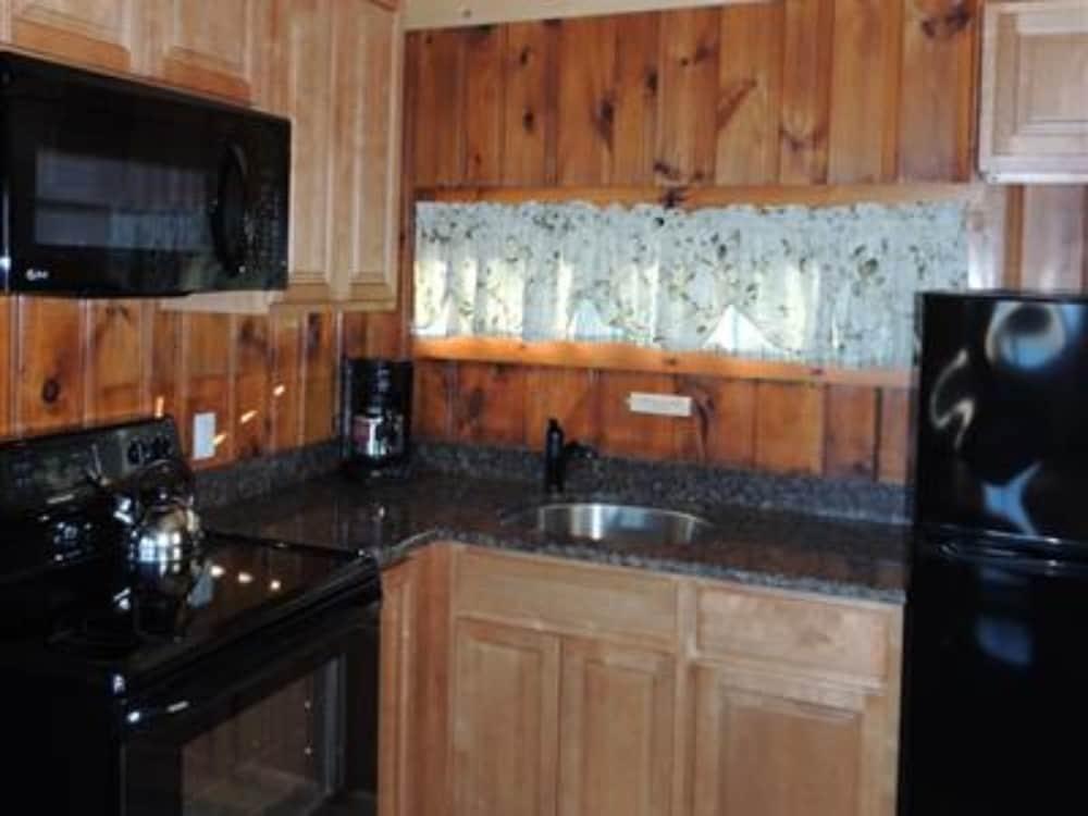 Lake George Diamond Cove photo 8