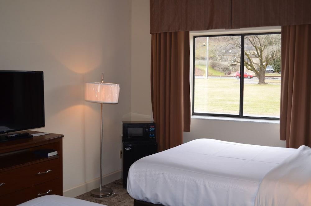 Brookshire Inn & Suites photo 14