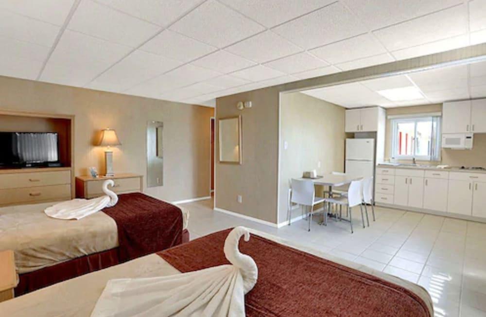 AA Heart of Wildwood Motels photo 13
