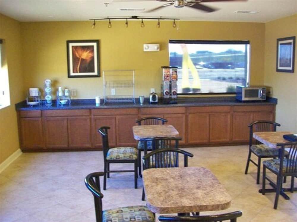 Americas Best Value Inn Tupelo photo 15