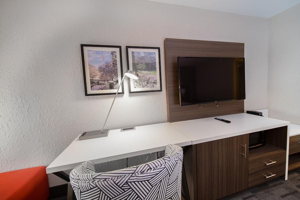 Comfort Inn & Suites Wyomissing/Reading photo 31