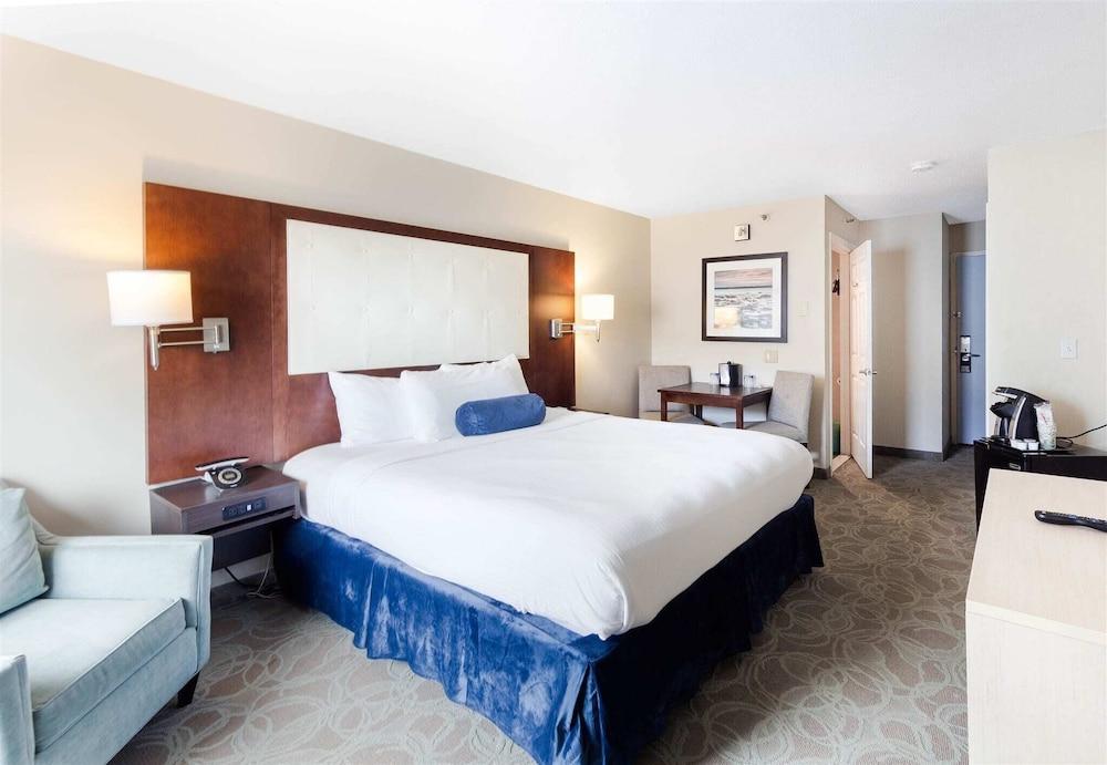 Aqua Blue Hotel photo 23