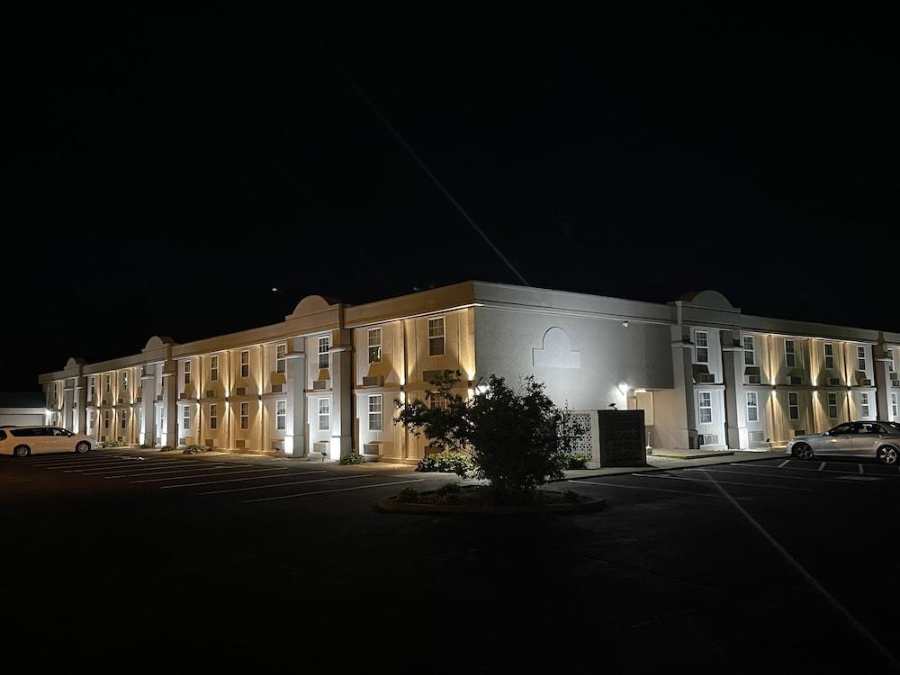 Days Inn by Wyndham Conneaut photo 40