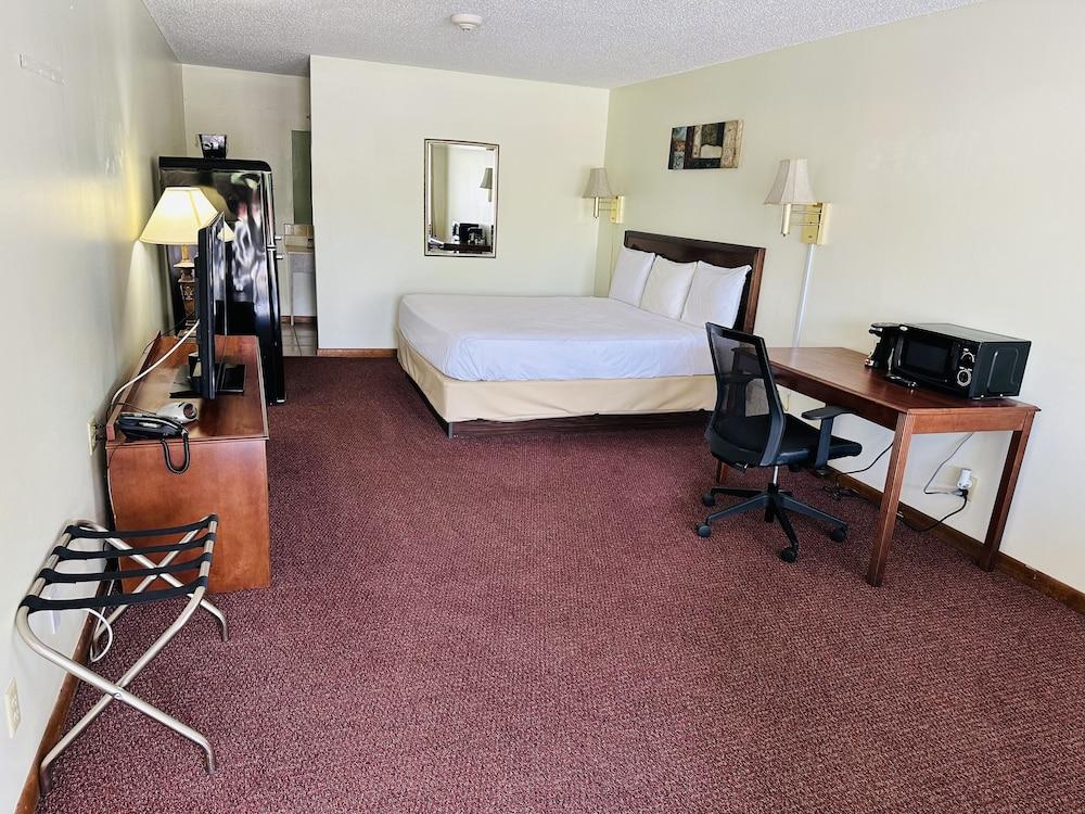 Four Seasons Motel photo 9