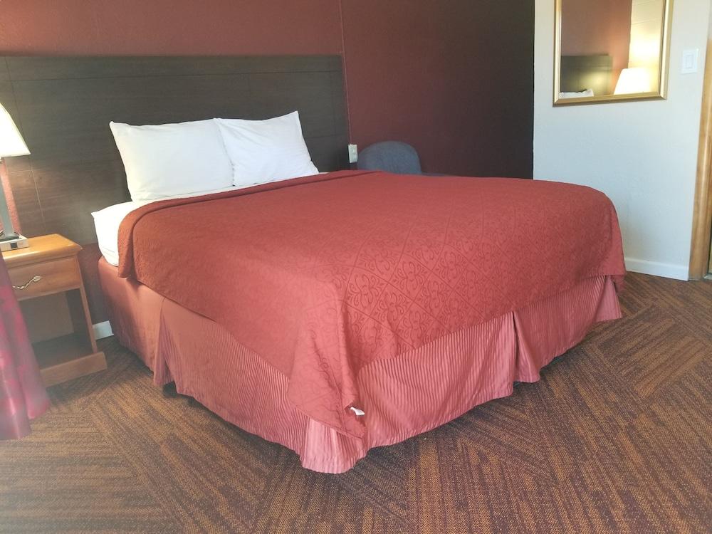 Frontier Motel photo 45