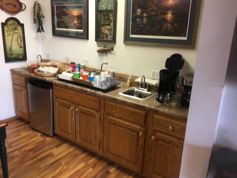 Bullwinkles Rustic Lodge photo 14