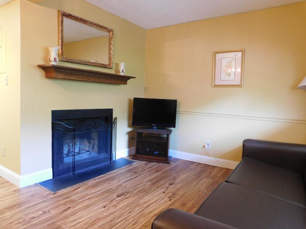 Oak Square Rentals photo 75