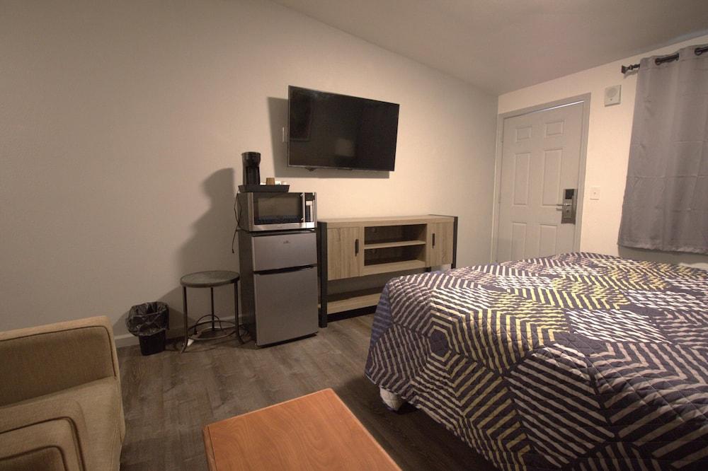 Golden Kent Motel photo 33