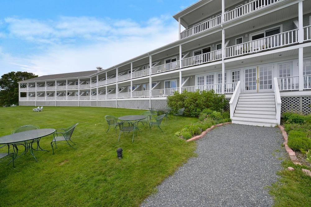 Bar Harbor Inn photo 64