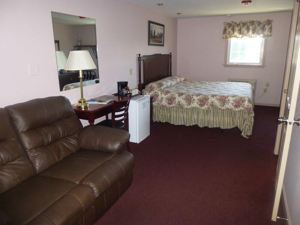 Smoketown Inn photo 9