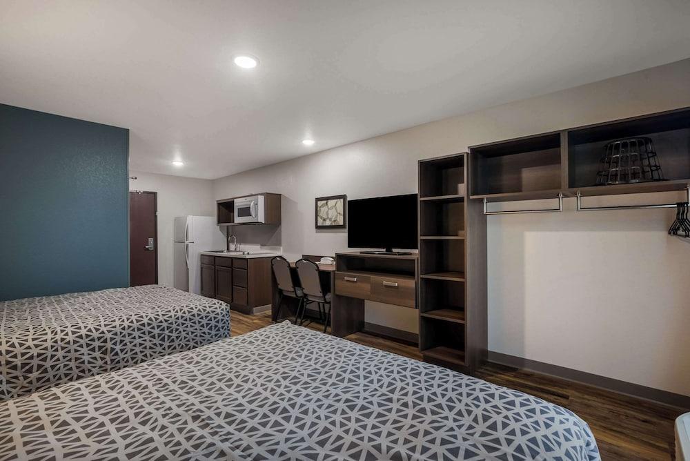Woodspring Suites Milwaukee - Menomonee Falls photo 15