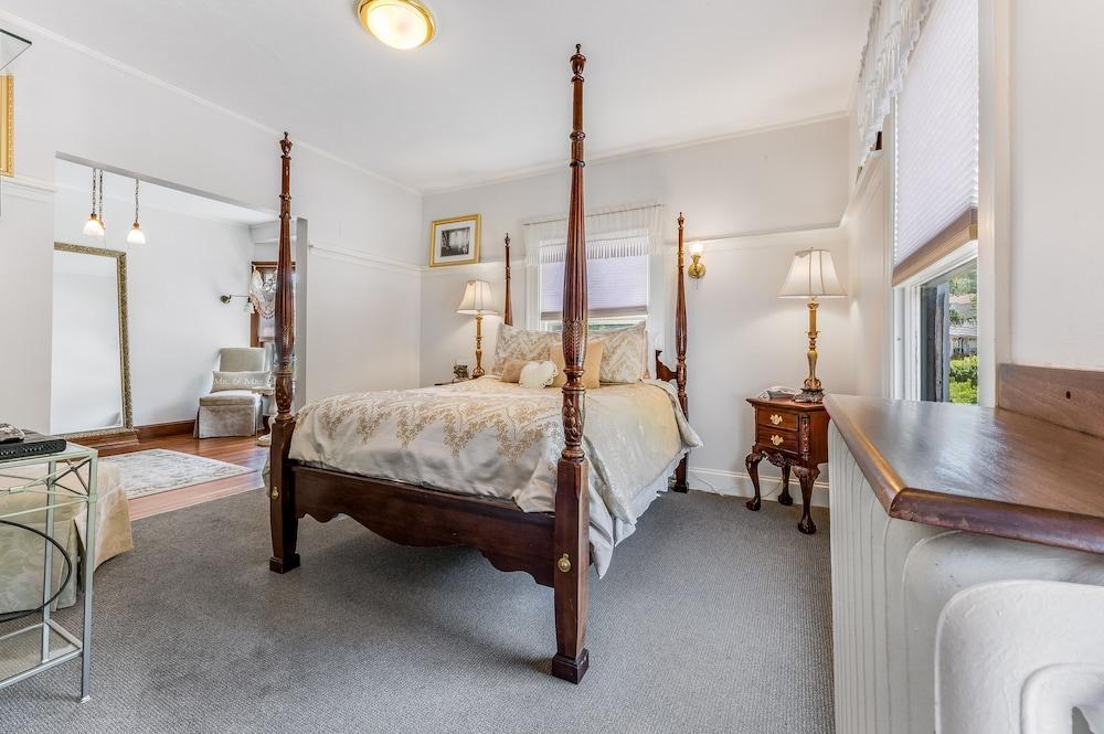 Castle Manor Inn photo 18