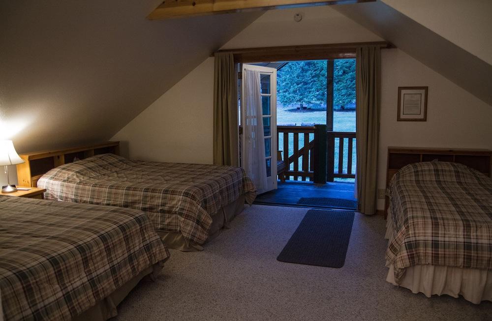 Whittaker's Motel & Historic Bunkhouse photo 37