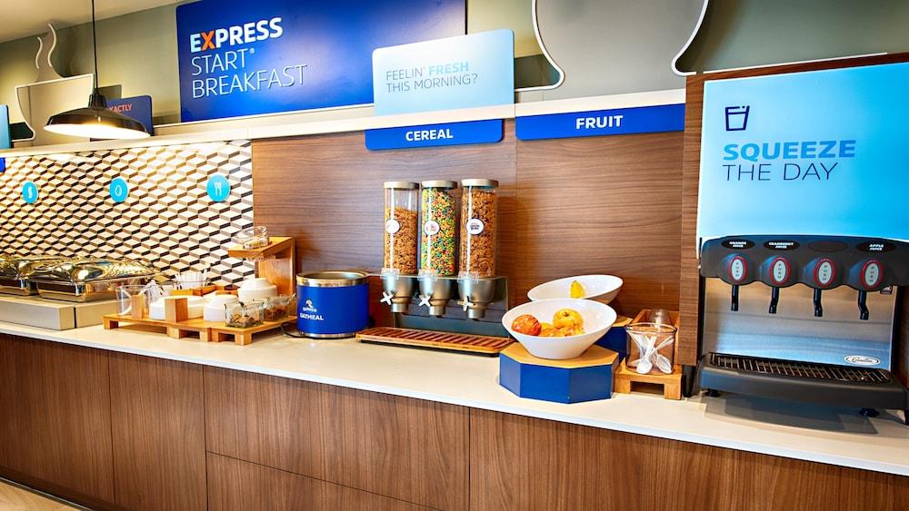 Holiday Inn Express & Suites Houston SW - Galleria Area by IHG photo 17