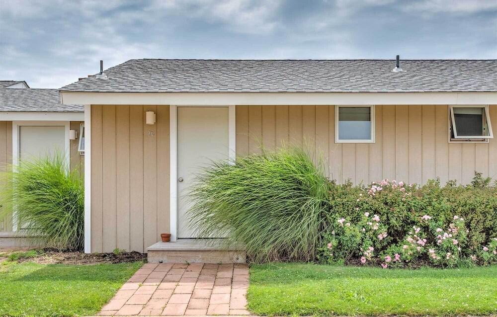 435 East Lake photo 1