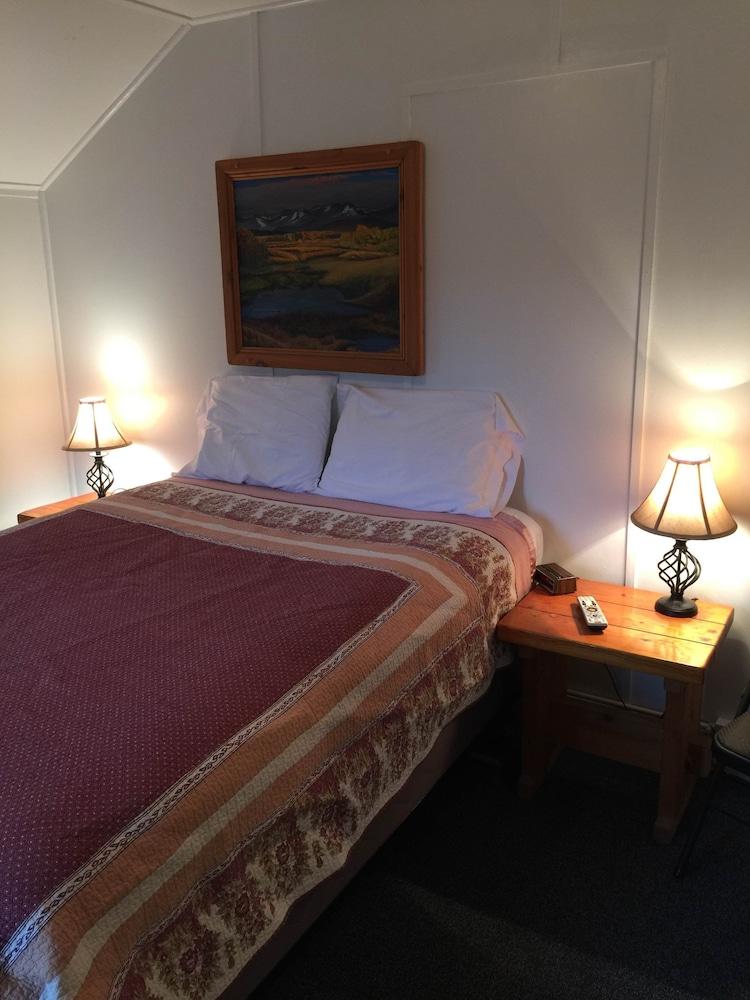 Whistling Swan Motel photo 8