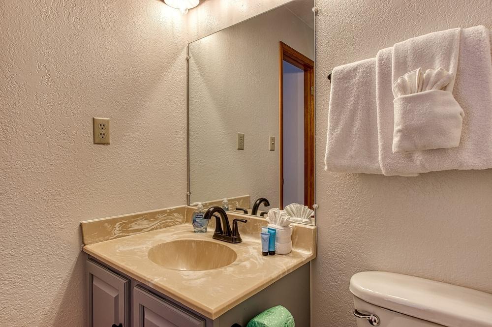 Pinecrest Townhomes-1K2Q- Renovated photo 7