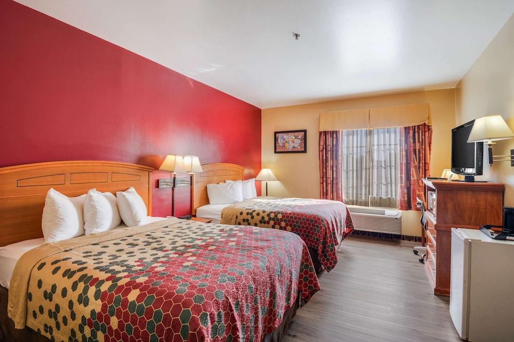 Econo Lodge Lubbock I-27 photo 21
