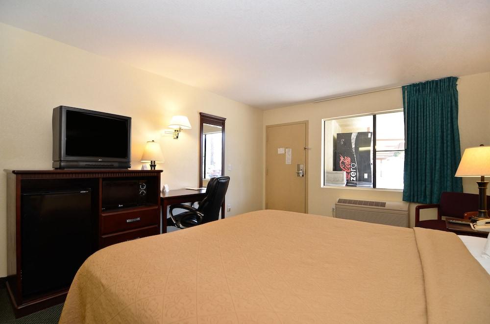 Quality Inn San Diego I-5 Naval Base photo 19