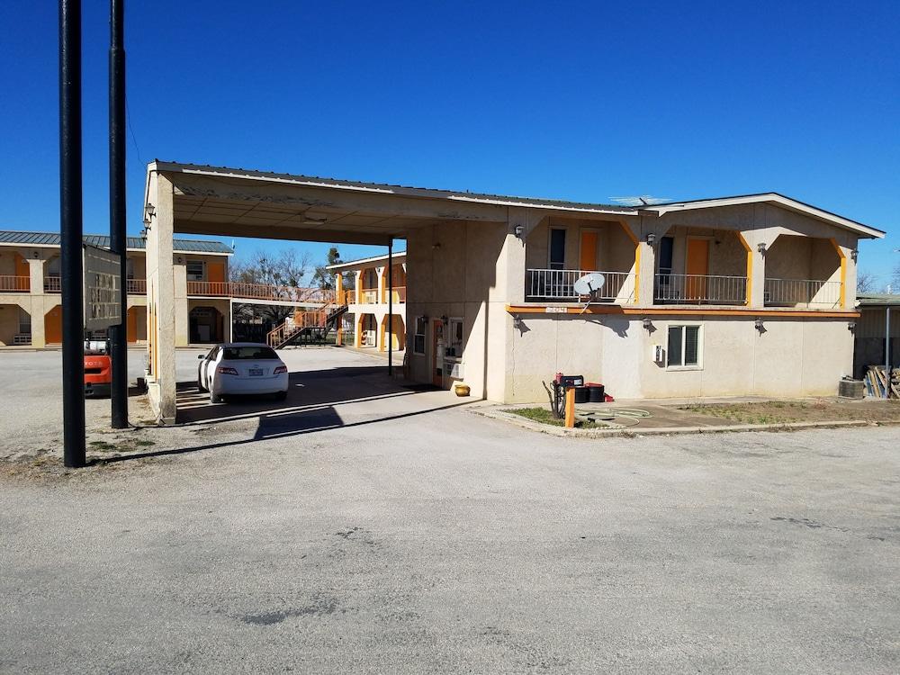 Cisco inn photo 8