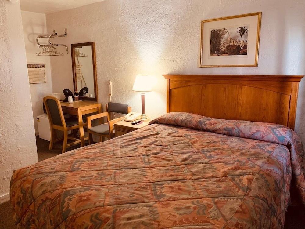 Economy Inn photo 18