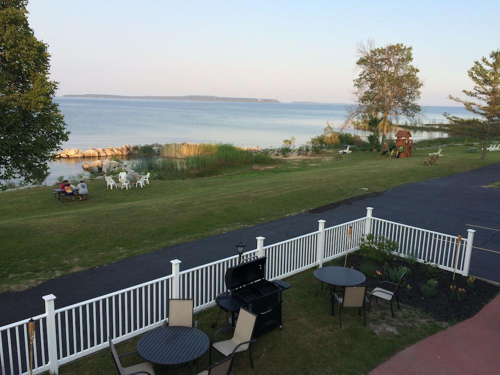 Baymont by Wyndham St. Ignace Lakefront photo 38