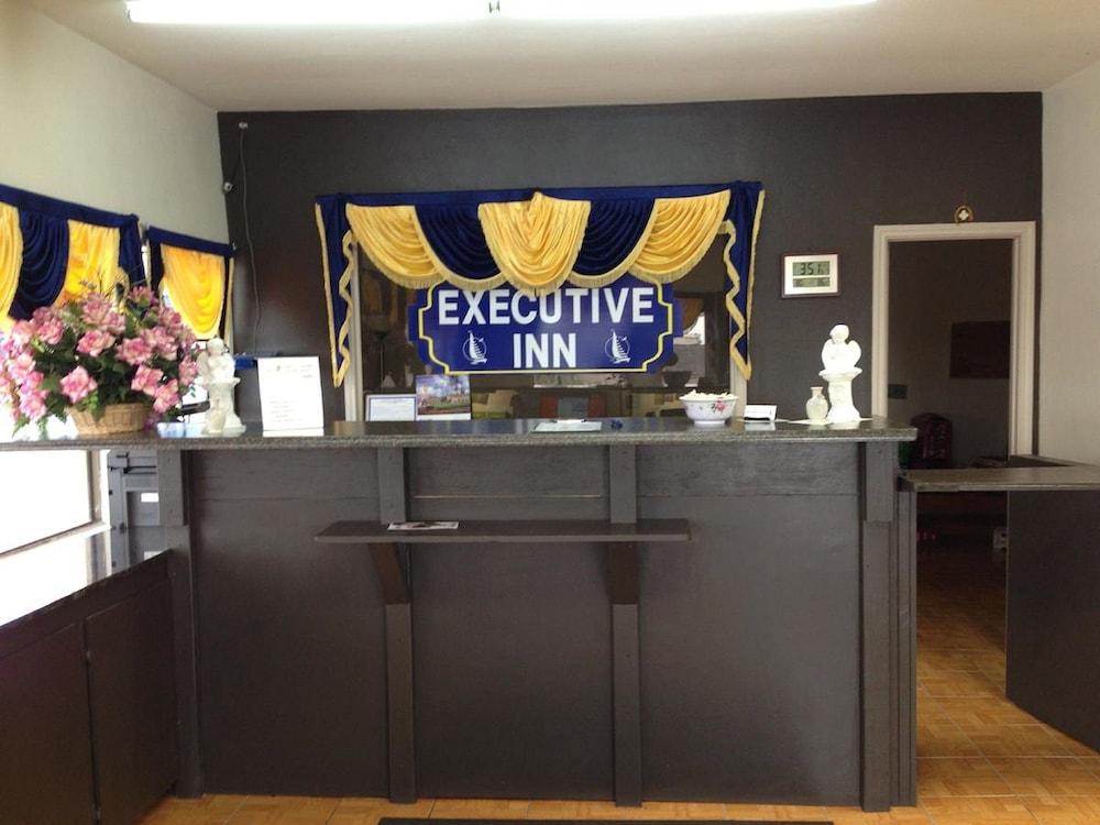 Executive Inn and Suites photo 4