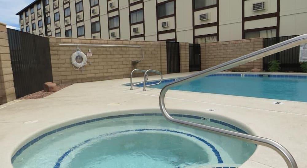 Longhorn Casino & Hotel photo 12