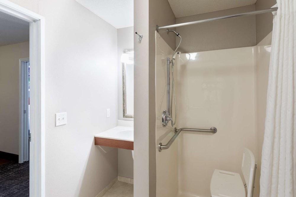 Grandstay Residential Suites Hotel - Sheboygan photo 11