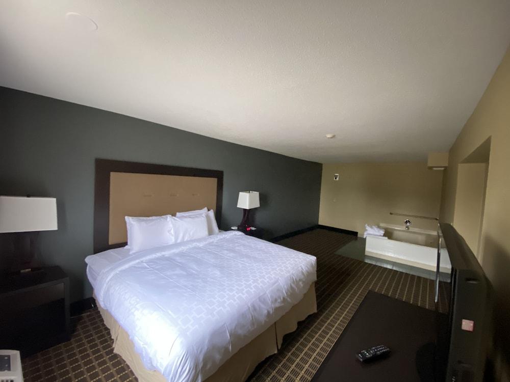 Days Inn & Suites by Wyndham Norton Shores/Muskegon photo 5