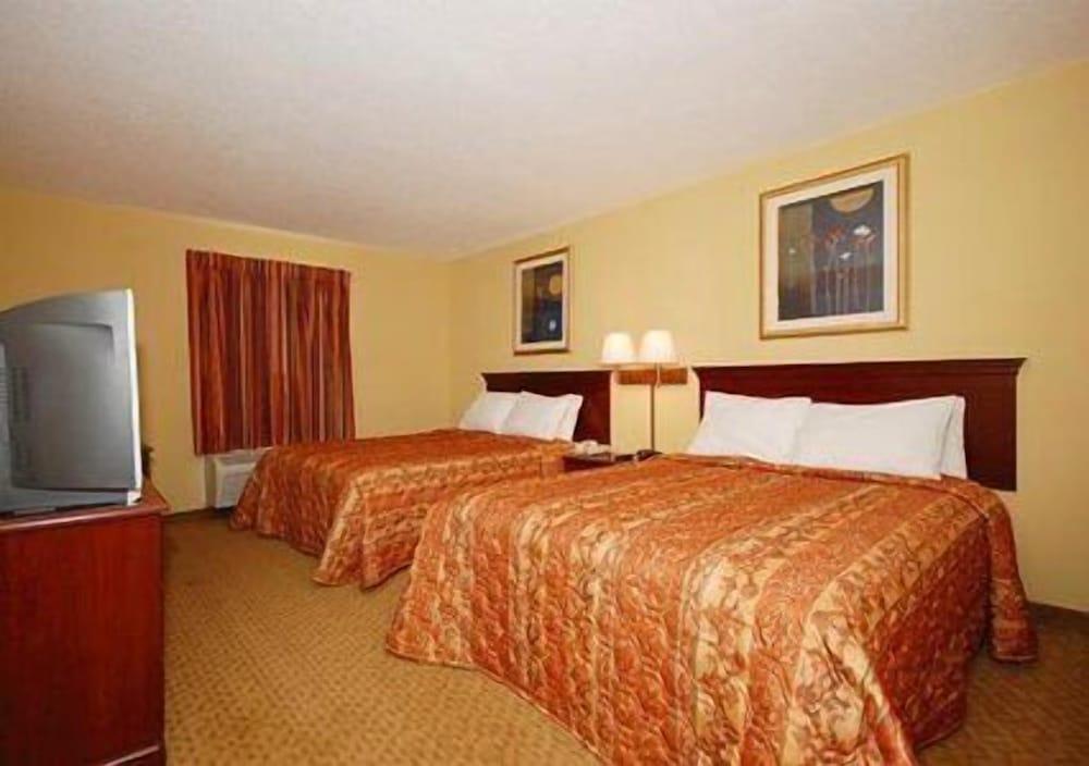 Country Hearth Inn & Suites photo 31