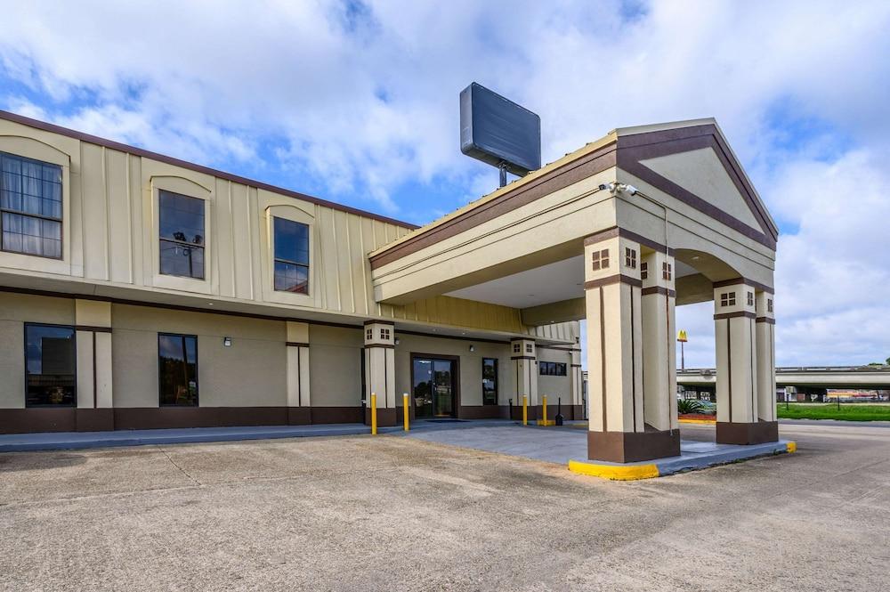 Quality Inn New Orleans I-10 East photo 1