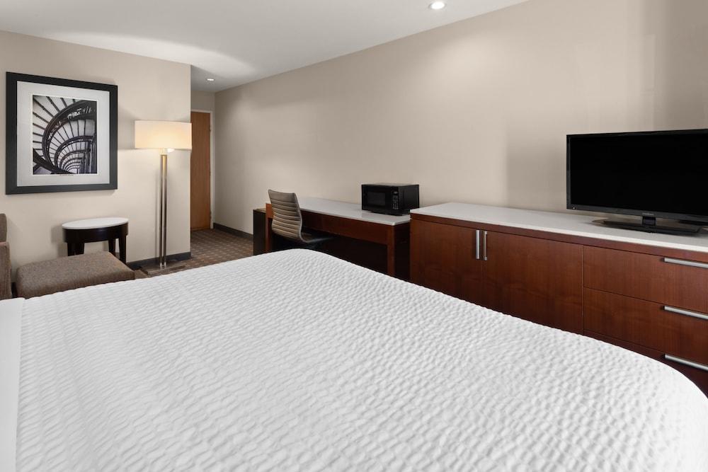 Americas Best Value Inn & Suites Racine photo 15