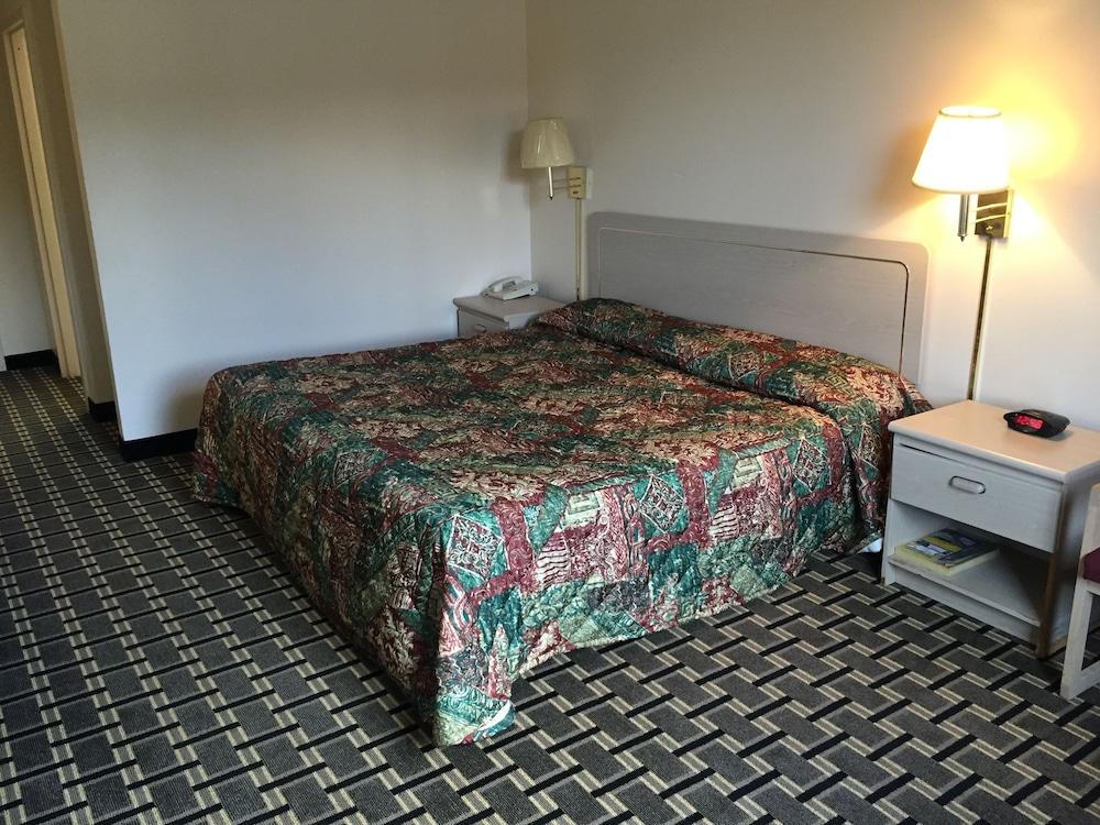 Regency Inn photo 7