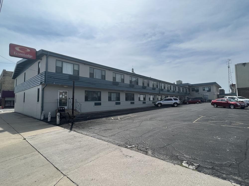 Days Inn by Wyndham Manitowoc photo 19