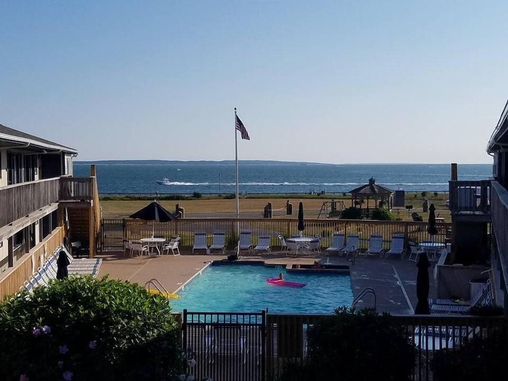 Mariner's Point Resort photo 28