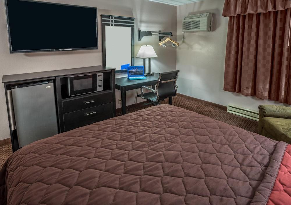 Prime Rate Inn photo 34