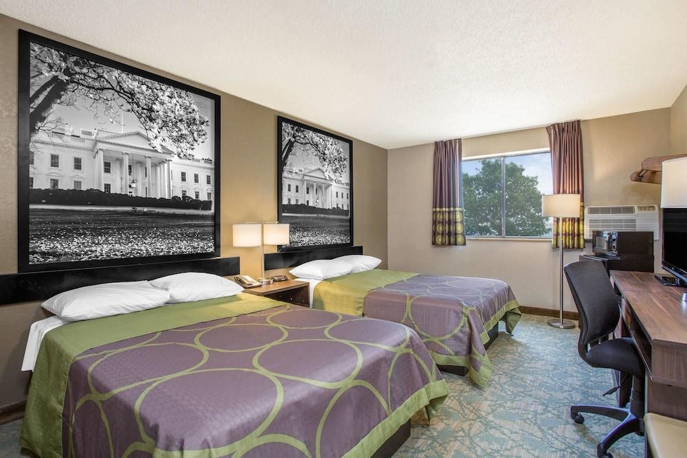 Super 8 by Wyndham Waldorf photo 6