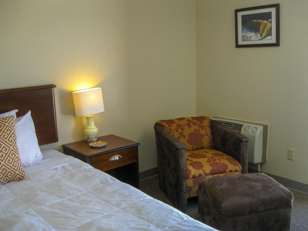 Cedar Hill Lodge photo 46