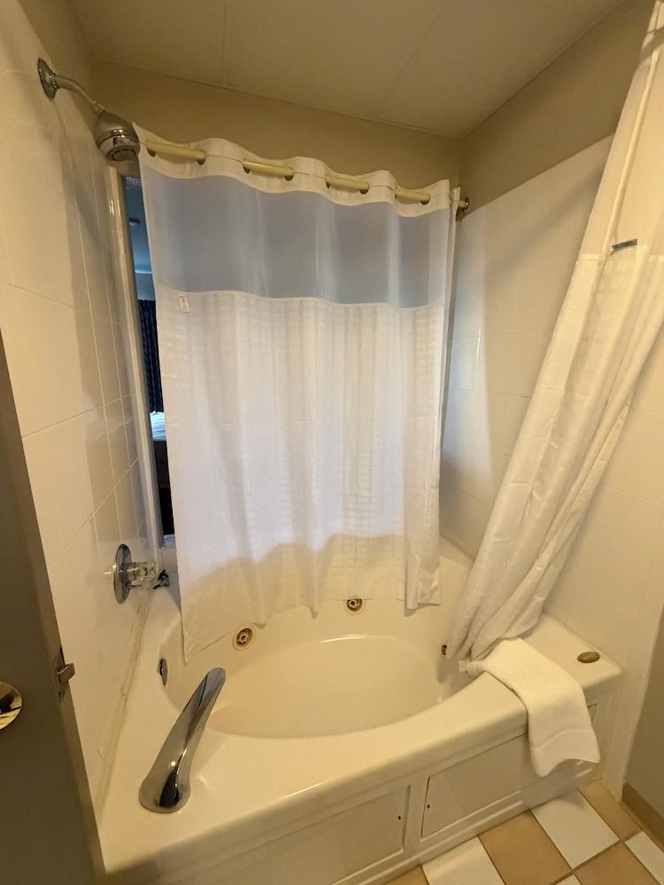 Relax Inn & Suites photo 8