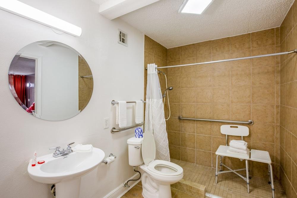 OYO Hotel Baton Rouge - Mead Rd Louisiana photo 52