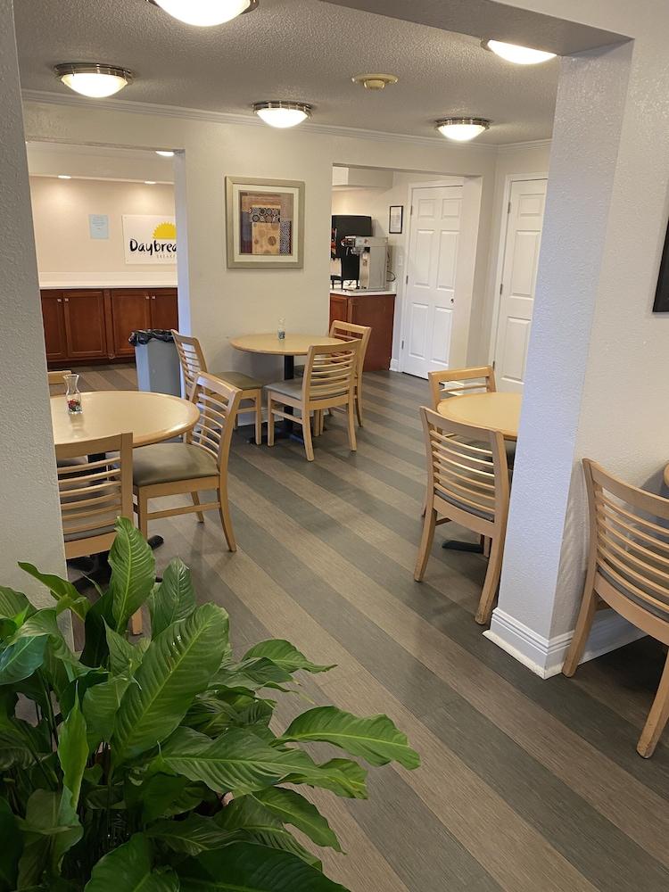 Days Inn & Suites by Wyndham Mobile photo 19
