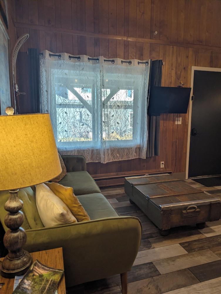 Feather Nest Inn photo 59