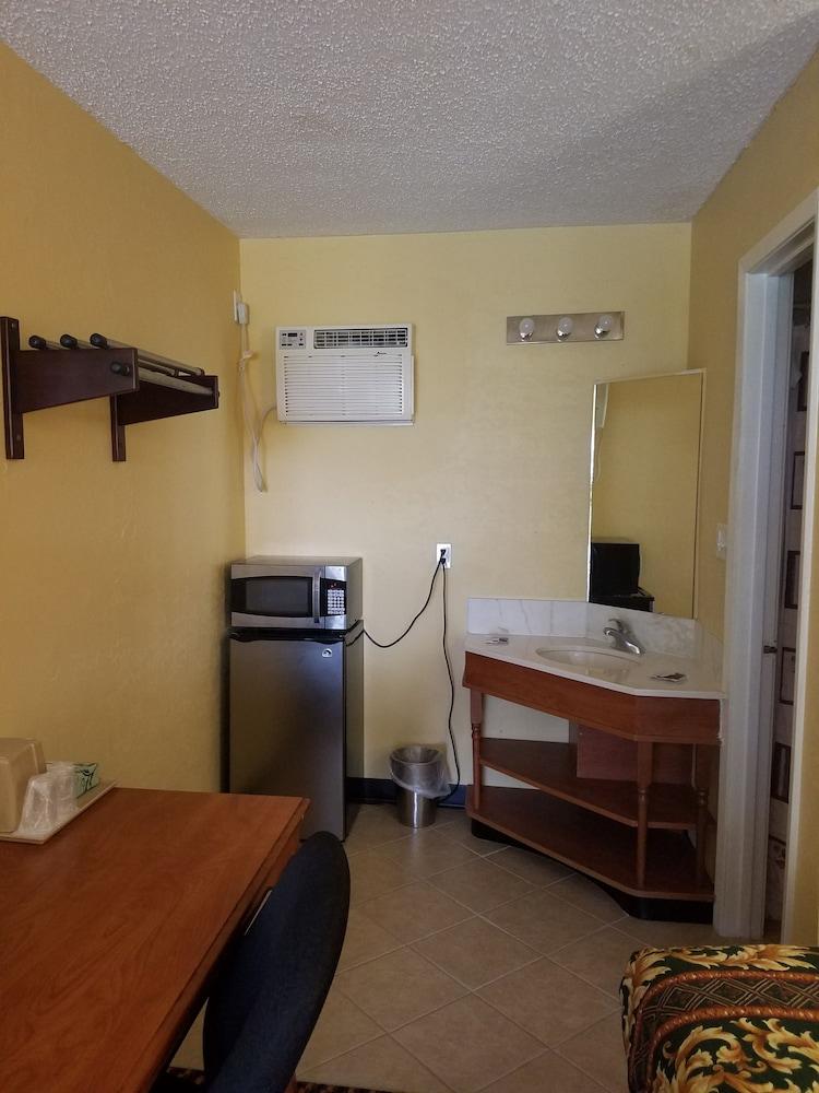 Budget Inn photo 27