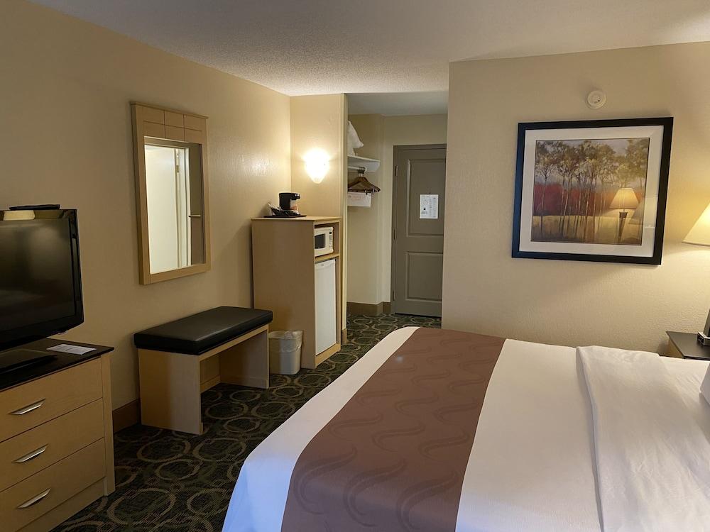 Quality Inn Geneseo photo 27