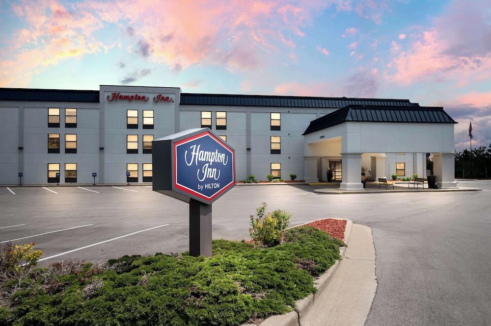 Hampton Inn Grand Rapids-North photo 32