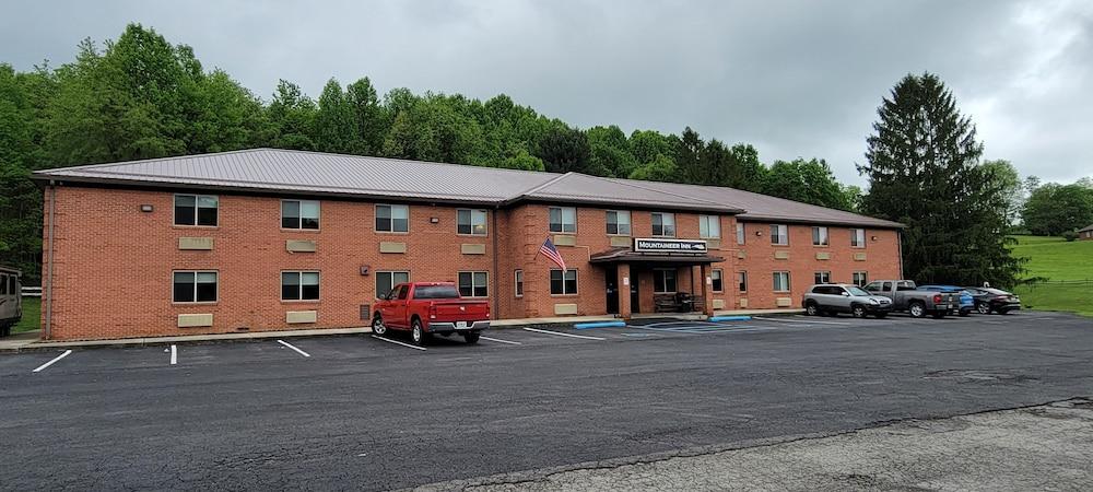 Mountaineer Inn photo 1