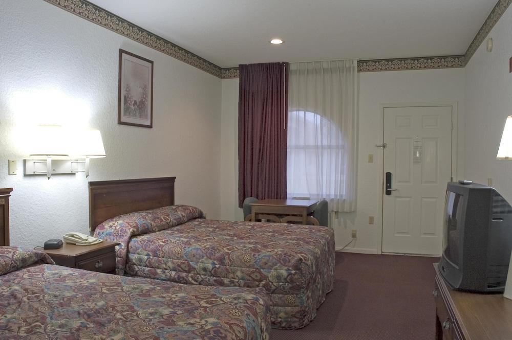 Budget Host, Hempstead Inn photo 22