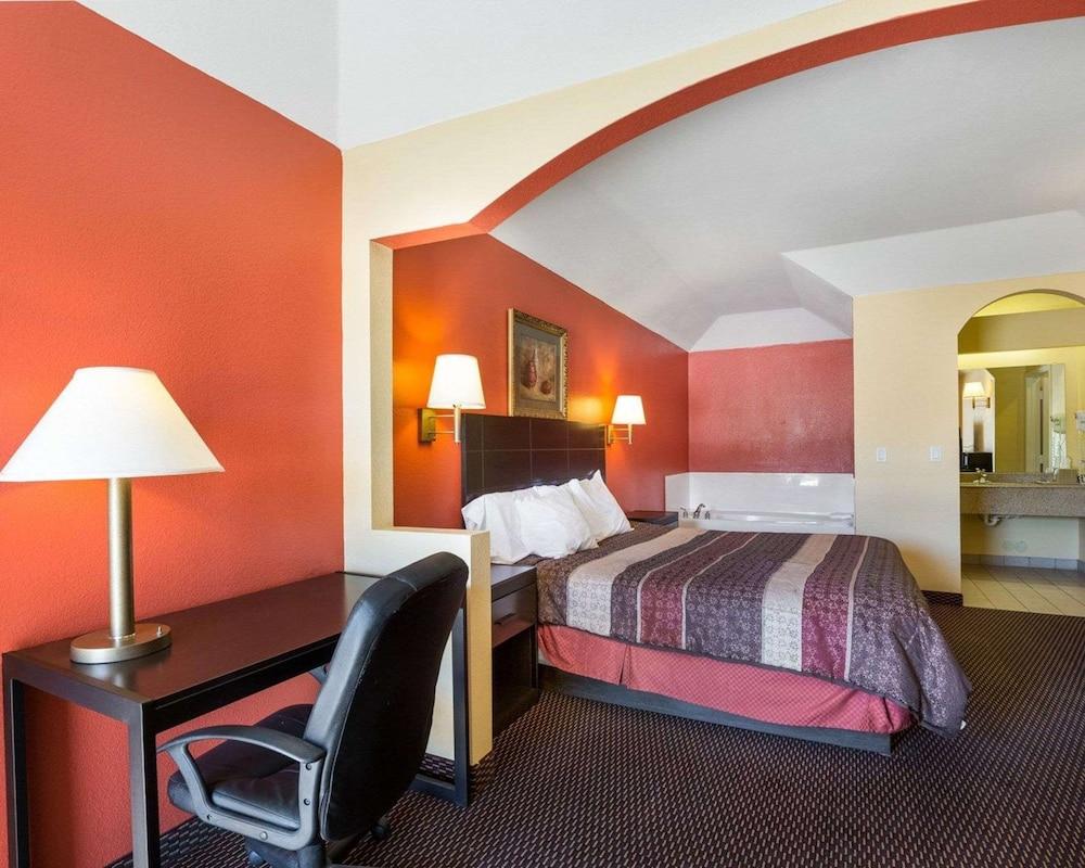 Rodeway Inn & Suites Humble IAH photo 20